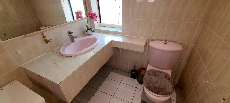 3 Bedroom Property for Sale in Cravenby Western Cape